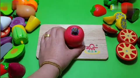 奥特曼切水果小游戏无敌(奥特曼水果拼盘动物图片大全)